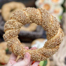 مواد اولیه برای تهیه نان سیمیت کنجدی